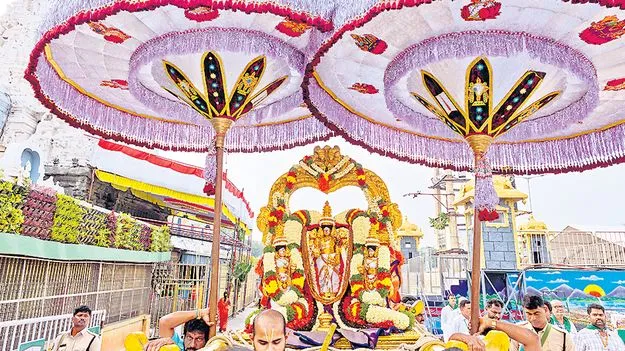 తిరుమలలో ముగిసిన జ్యేష్ఠాభిషేకం మరోసారి స్వర్ణ కవచంతో మలయప్ప దర్శనం