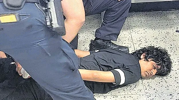 US Border Control Abuse: సంకెళ్లు వేసి.. నేలకు అదిమి..