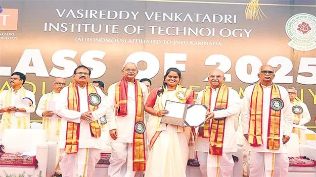 VVIT: ఘనంగా వీవీఐటీ స్నాతకోత్సవం