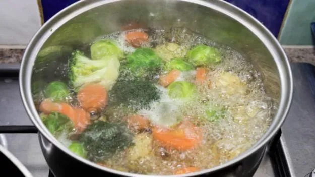 Boiled Vegetables: పచ్చిగా కాదు.. ఈ కూరగాయలను ఉడకబెట్టి తింటేనే..