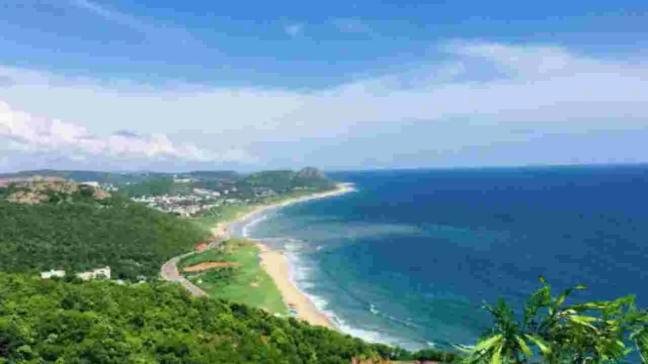 AP Tourist Places in Monsoon: వర్షాకాలంలో ఒక్కసారైనా చూడాల్సిన అందమైన టూరిస్టు ప్రదేశాలు ఇవే..