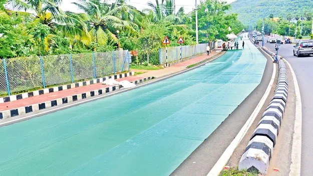 Yoga Event: విశాఖ బీచ్‌రోడ్డుపై పచ్చ తివాచీ 