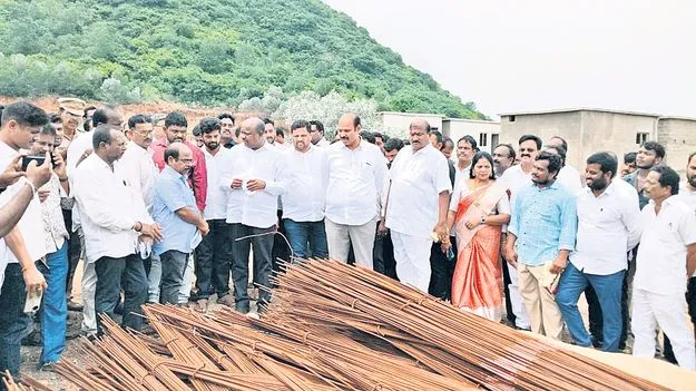 అర్హులందరికీ ఇళ్లు