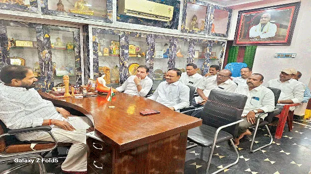  సీదిరిపై తిరుగుబాటు