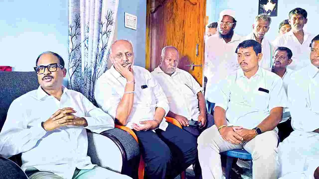 ప్రజా సమస్యలపై పోరాటం 