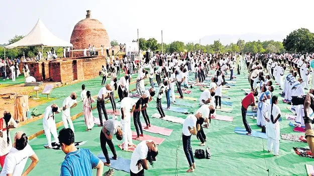 తొట్లకొండపై యోగాసనాలు