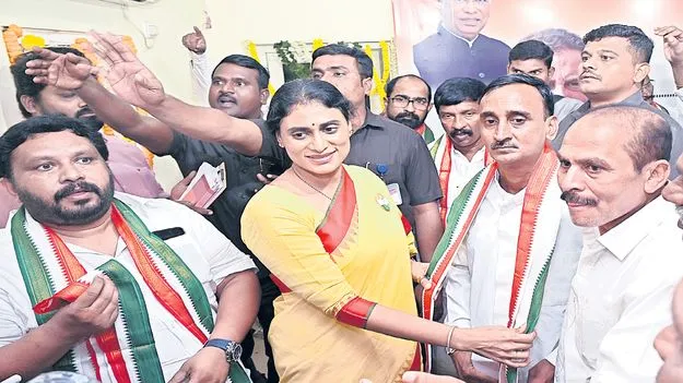 ప్రభుత్వ ప్రజా వ్యతిరేక విధానాలపై పోరాడండి