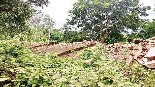 కుప్పకూలిన వైటీసీ భవనం