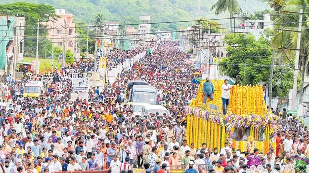 Simhagiri: సింహగిరి ప్రదక్షిణకు పోటెత్తిన భక్తులు