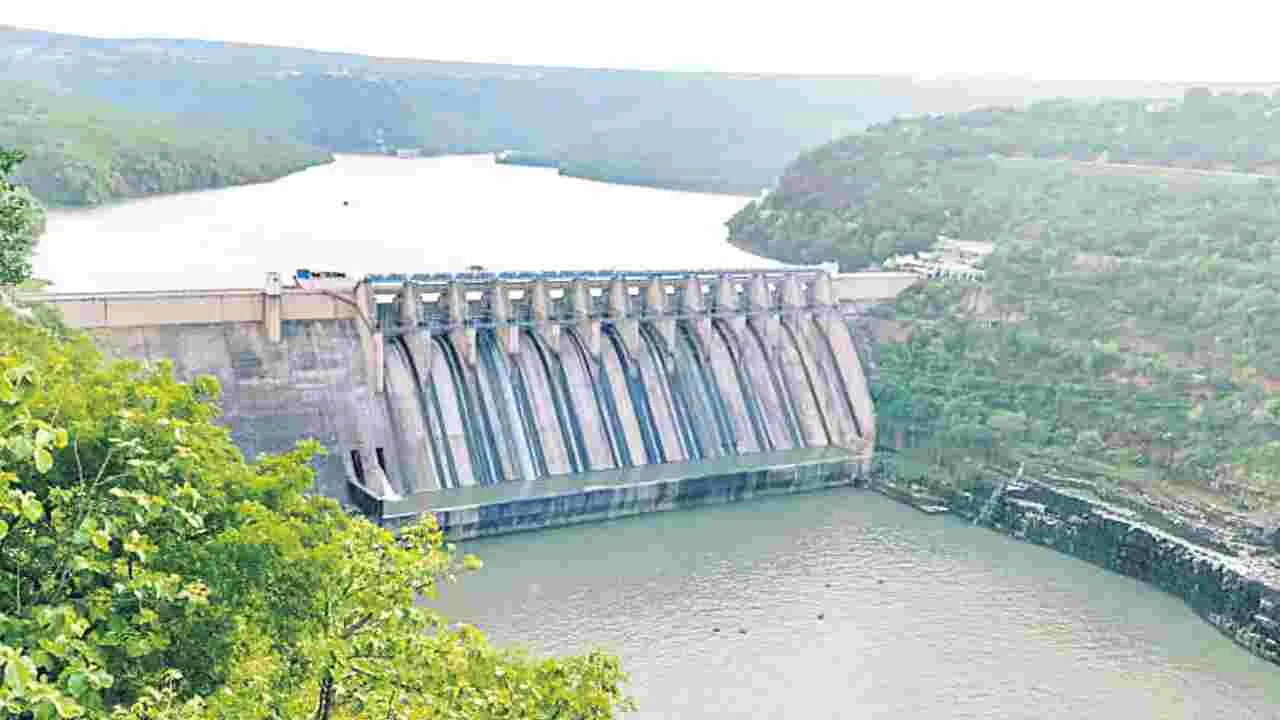 Srisailam Dam: శ్రీశైలం గేట్లు మూసివేత ఎగువ నుంచి తగ్గిన వరద ప్రవాహం