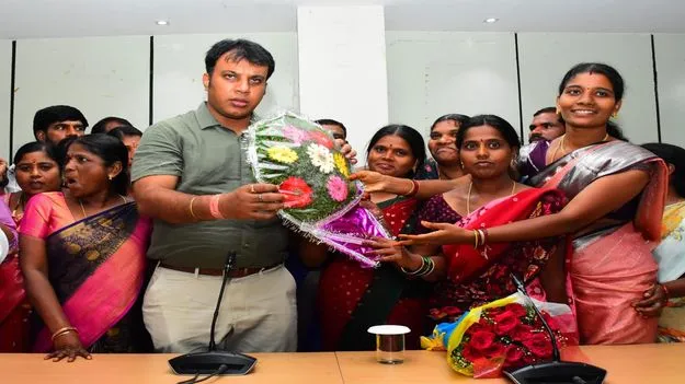 మూడు నెలల్లో ఇందిరమ్మ ఇళ్లు పూర్తిచేయాలి