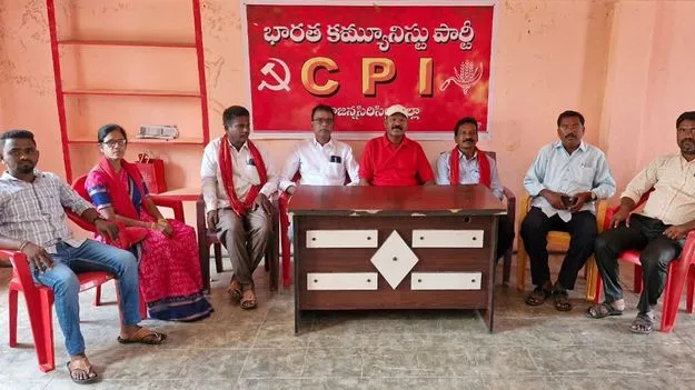 కాంగ్రెస్‌తో మిత్ర బంధం కొనసాగిస్తూనే పోరాటాలు