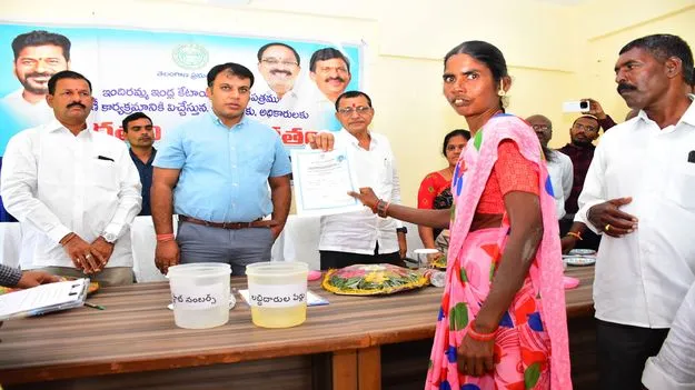 ఇందిరమ్మ ఇళ్ల నిర్మాణాలకు ఇసుక కొరత లేదు..