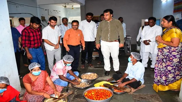 విద్యార్థులు పోటీ పరీక్షల్లో రాణించాలి