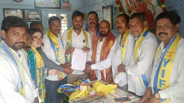హక్కుల కోసం యాదవులు ఉద్యమించాలి