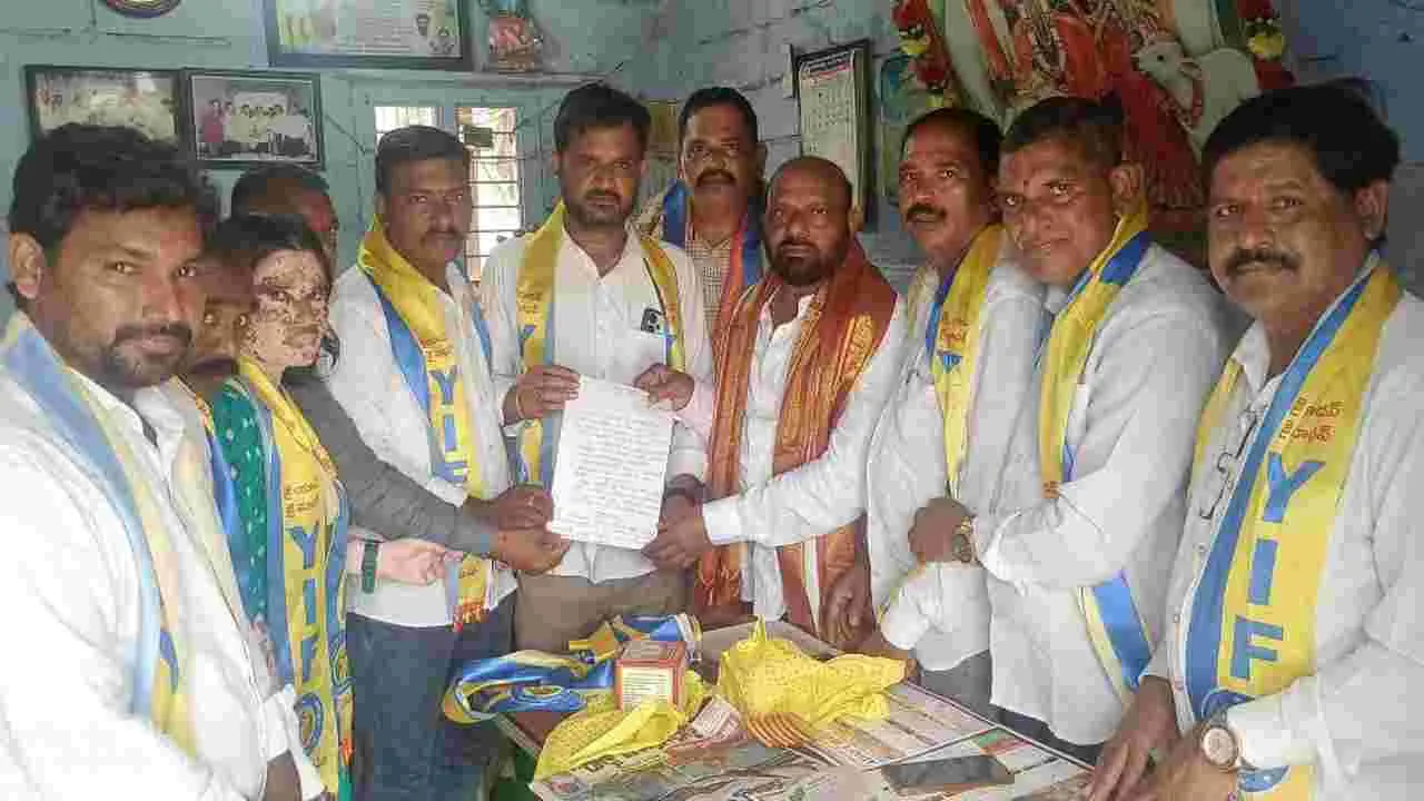 హక్కుల కోసం యాదవులు ఉద్యమించాలి