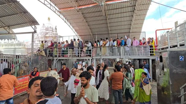 రాజన్న సన్నిధిలో భక్తుల రద్దీ