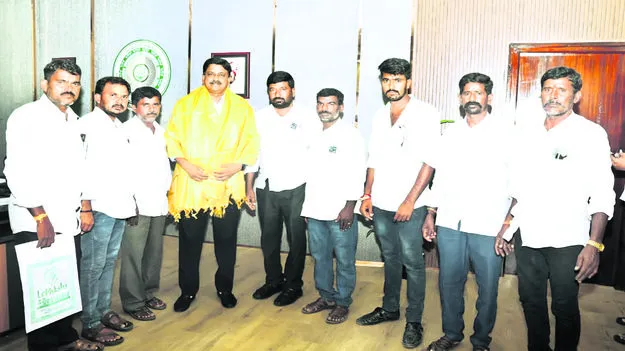 funds గ్రామాభివృద్ధికి నిధులు కేటాయించండి