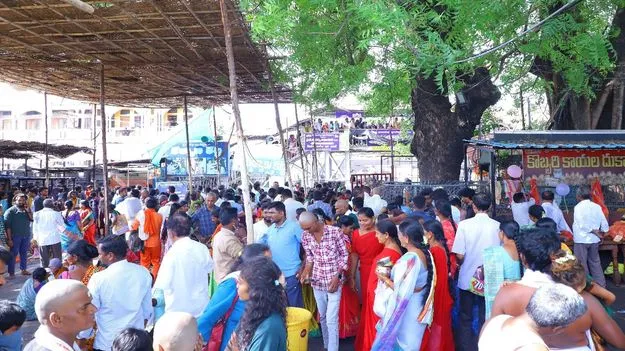 భక్తజన సంద్రంగా రాజన్న ఆలయం