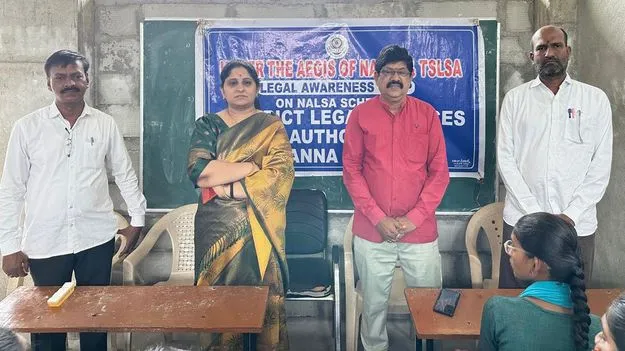 ర్యాగింగ్‌, ఈవ్‌ టీజింగ్‌కు దూరంగా ఉండాలి