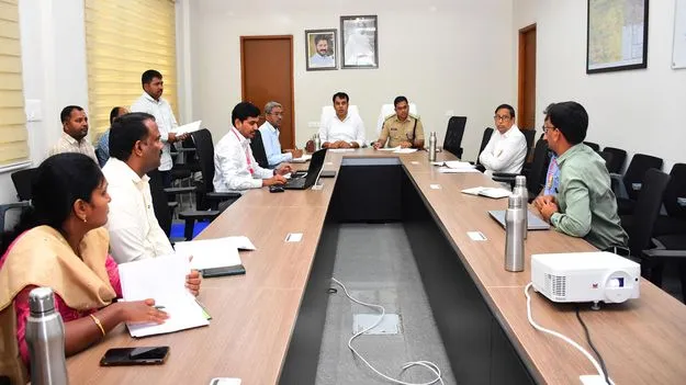 ఆధార్‌ కార్డులు అప్‌డేట్‌ చేసుకోవాలి