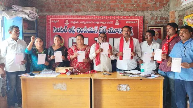 ప్రభుత్వాల విధానాలతో బీడీ కార్మికులకు ఉపాధి కరువు