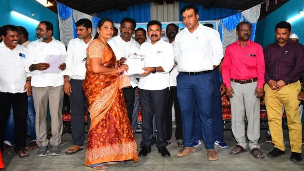 ఇందిరమ్మ ఇళ్ల నిర్మాణాలకు ఉచితంగా ఇసుక..