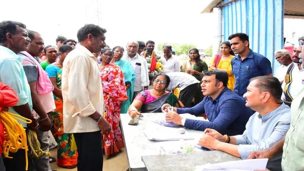 380 రాజన్న కోడెల పంపిణీ