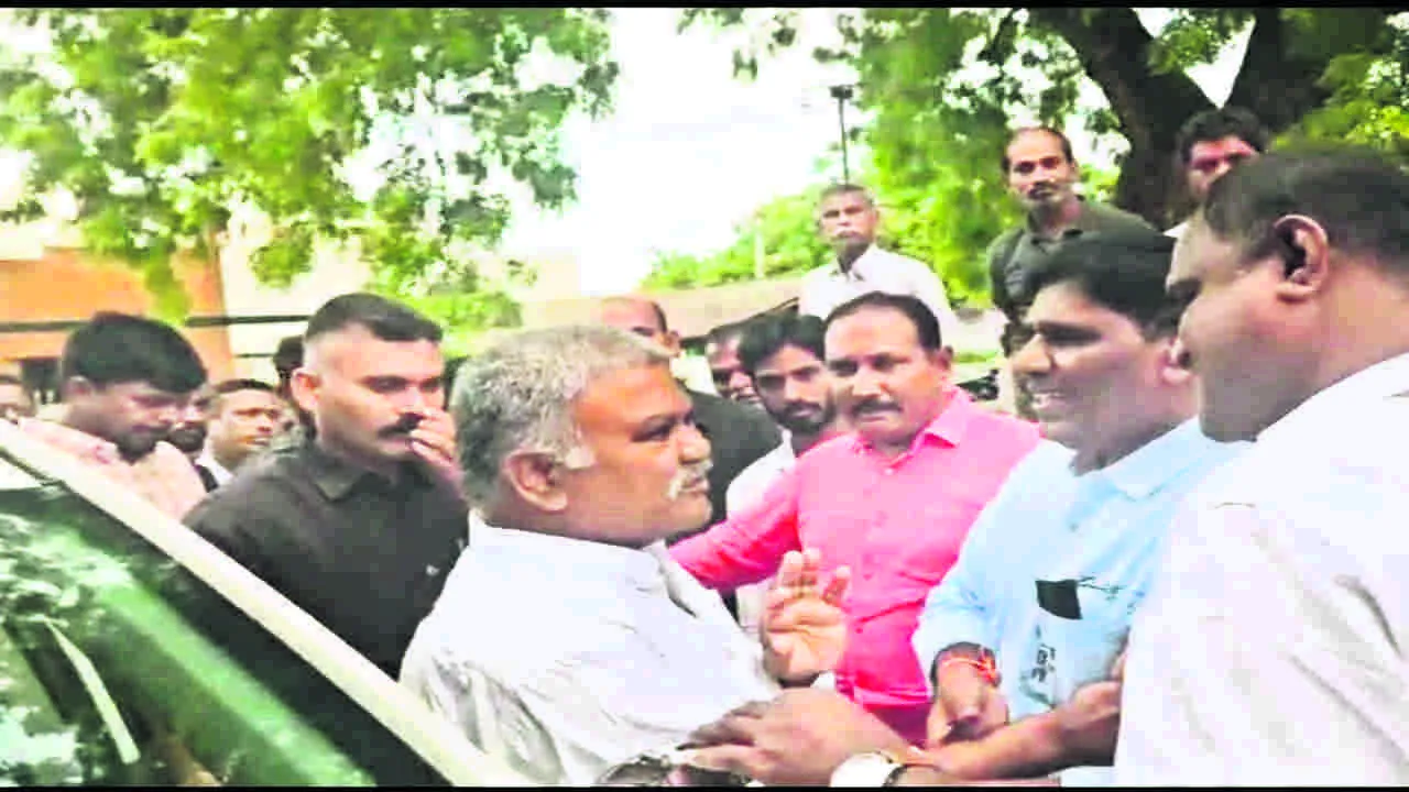 Pedda Reddy  పెద్దారెడ్డిని అడ్డుకున్న పోలీసులు