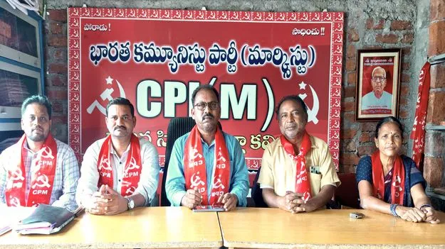 ఇసుక కొరతతో నిలిచిపోతున్న ఇందిరమ్మ ఇళ్ల నిర్మాణాలు