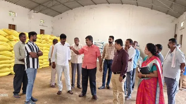 ఎరువుల నిల్వలు, విక్రయాల తనిఖీ