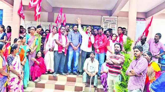 CPI  అర్హులకు ఇంటిస్థలాలు ఇవ్వాలి: సీపీఐ 