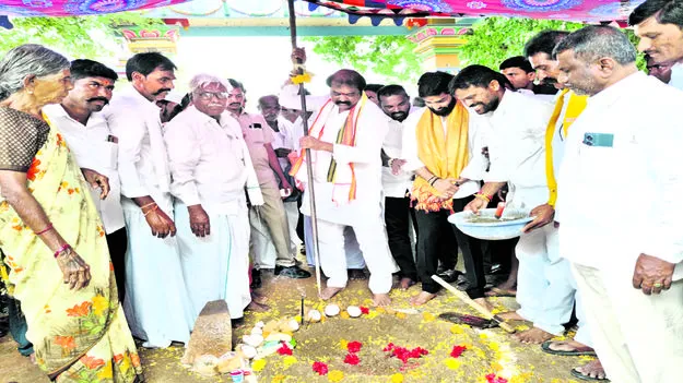 work begins అభివృద్ధి పనులకు శ్రీకారం