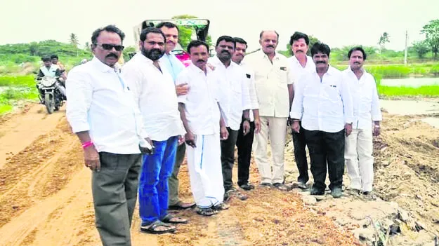  Repairs తెగిన రహదారికి  మరమ్మతులు  