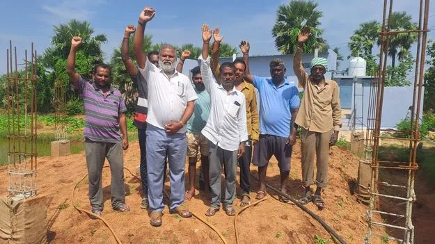 ఇందిరమ్మ ఇళ్ల నిర్మాణాలకు ఇసుకను ఉచితంగా ఇవ్వాలి