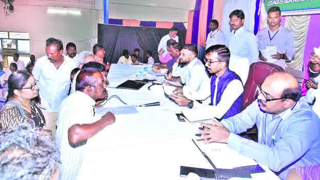  collector కలెక్టర్‌కు 461 అర్జీలు 