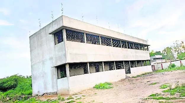 Unfinished  అసంపూర్తిగా నాడు-నేడు పనులు 