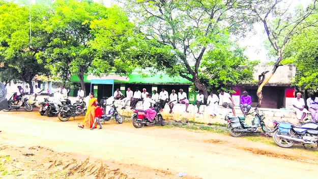 Server problems రైతులకు సర్వర్‌ కష్టాలు 