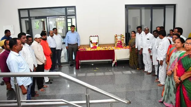 మహనీయుల సేవలు చిరస్మరణీయం