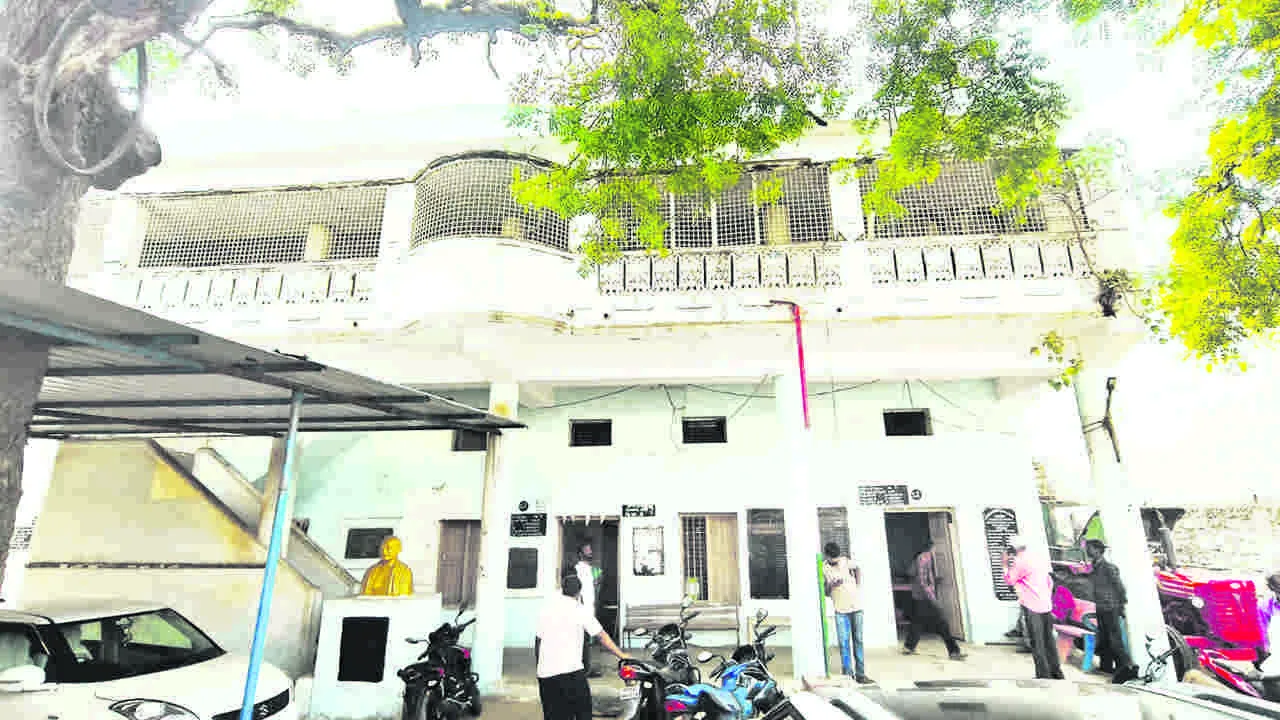 Sir,  సార్‌ లేక .. ఇక్కట్లు !