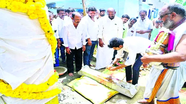 MLA వైభవంగా ధ్వజస్తంభ ప్రతిష్ఠ