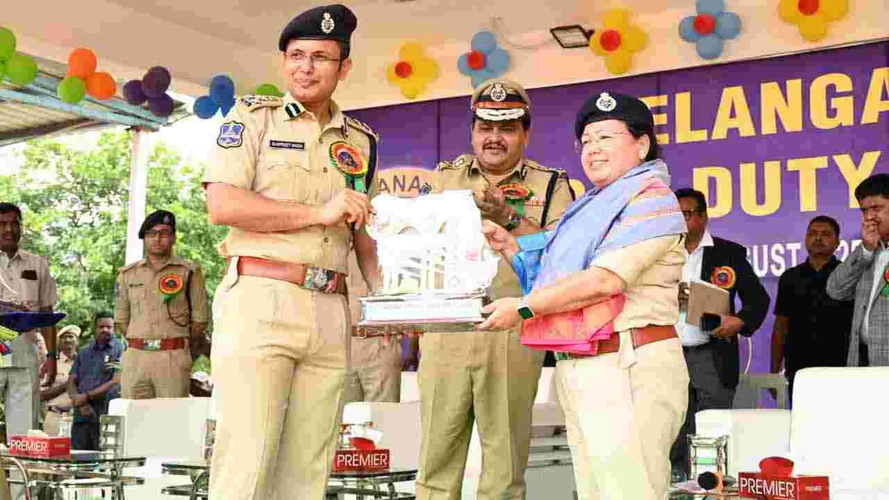 Warangal: వృత్తి నైపుణ్యం పొందేందుకు పోలీస్ డ్యూటీ మీట్లు దోహదపడతాయి: టీపీఏ డైరెక్టర్ అభిలాష బిస్ట్