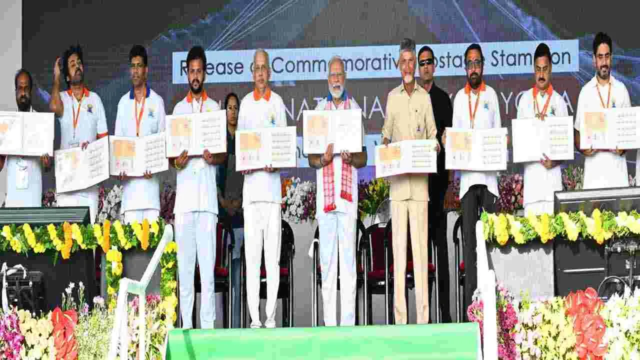 Yogandhra: విశాఖ తీరంలో కన్నులపండువగా సాగిన యోగాంధ్ర ప్రత్యేక ఫొటోల సమాహారం..