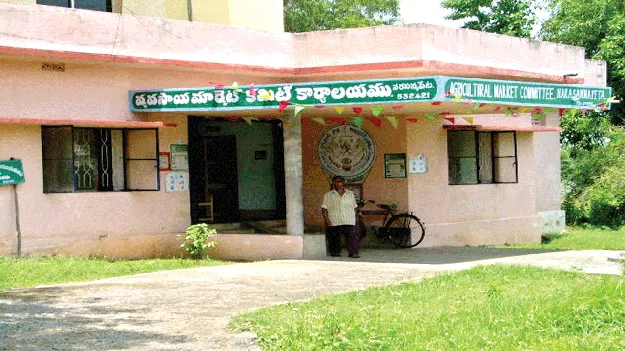 Storage Issues: గోదాములున్నా.. ప్రయోజనమేదీ?