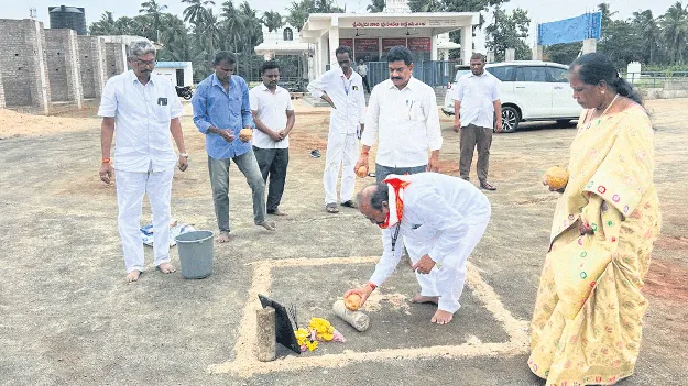 సత్యదేవుడి నమూనాలయం వద్ద హైమాస్ట్ కాంతుల ప్రక్రియ ప్రారంభం