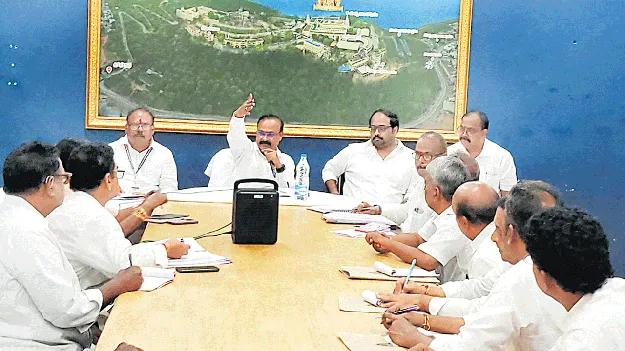 భక్తులకు మెరుగైన సేవలందించాలి 