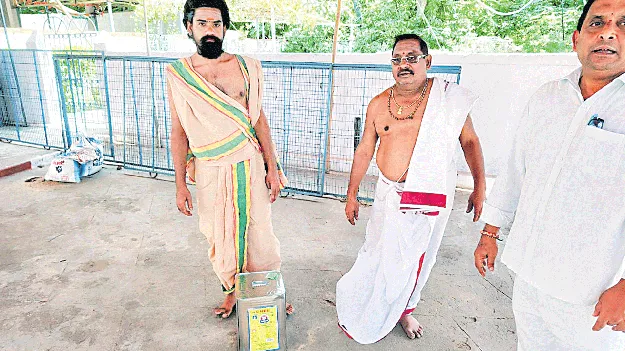 అన్నవరంలో ఉప ప్రధాన అర్చకుడు, పరిచారకుడు సస్పెండ్‌