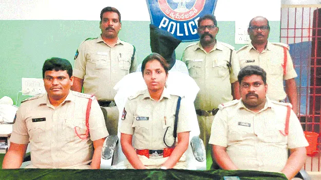 కీచక కరస్పాండెంట్‌ అరెస్ట్‌