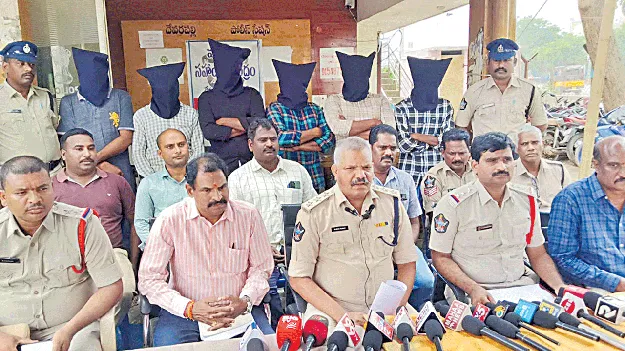 ట్రాన్స్‌ఫార్మర్స్‌ రాగిదిమ్మల చోరీలు... దొరికిన అంతర్‌ జిల్లా దొంగలు