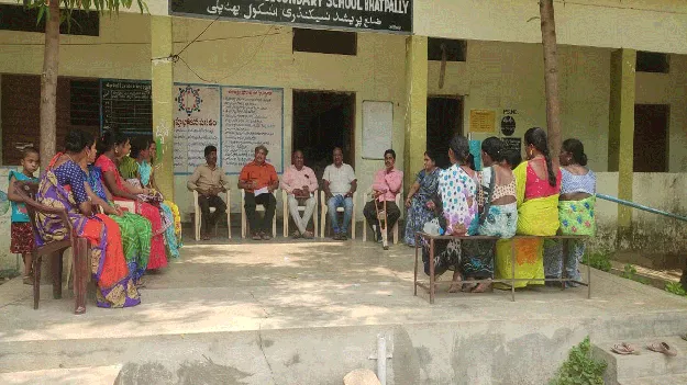 ‘ఆమె’కు అక్షర వెలుగులు